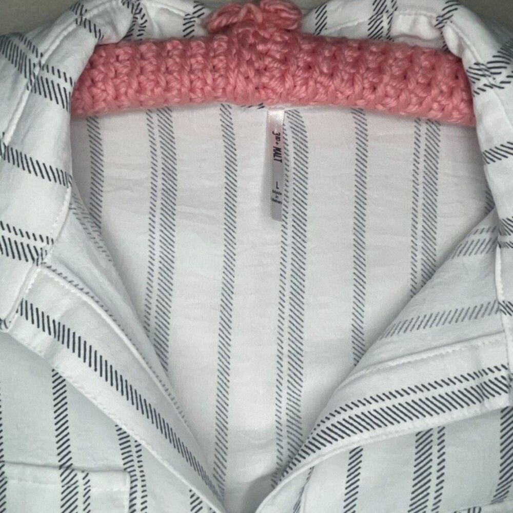 3rd + Malt Large White Soft Knit 3/4 Sleeve Top Buttonup V-Neck Casual Stretch - Picture 3 of 8